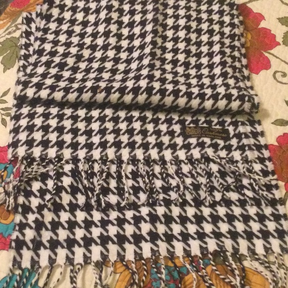 100% cashmere scarf, 66.5” x 12”.  Matching hat with decorative band and buckle. - Picture 2 of 6